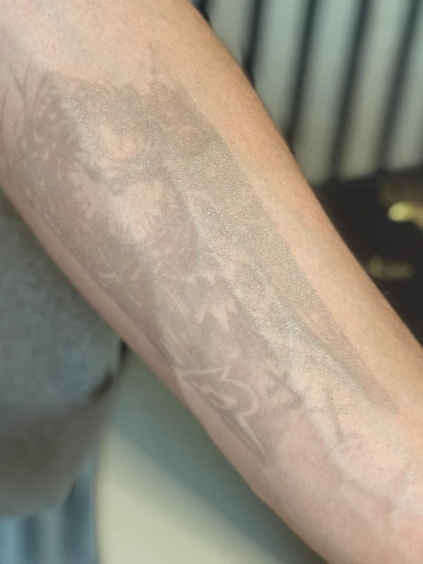 Cât rezistă un tatuaj semipermanent - aspect înainte de estompare