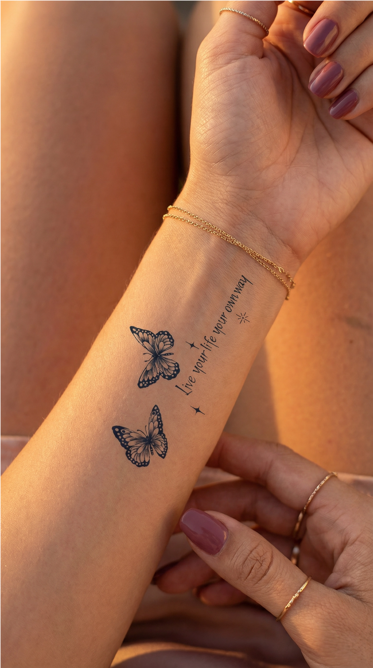 Tatuaj temporar cu motivul minimalist de fluture Fluturi pe antebraț